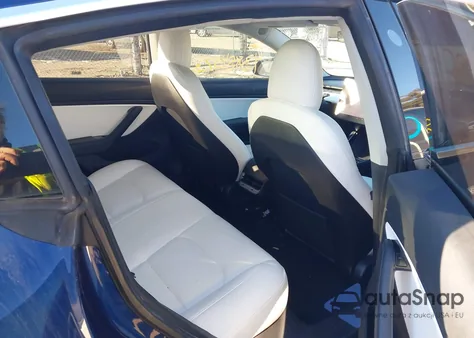 2018 Tesla Model 3 Long Range/Performance z USA, uszkodzony, nr VIN 5YJ3E1EB3JF101079